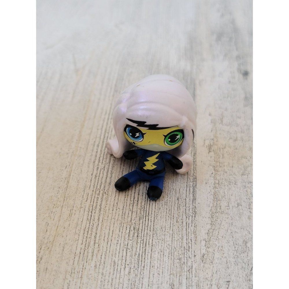 Mattel 2015 Mini Zombie Villain girl toy figure doll